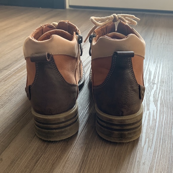 V Italia 1162 Giovanne Camel Color Leather Ankle Booties - Picture 6 of 11